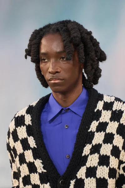 Look 3